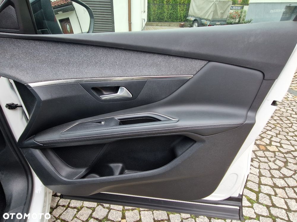 Peugeot 3008 PureTech 130 Stop & Start GPF Allure - 32