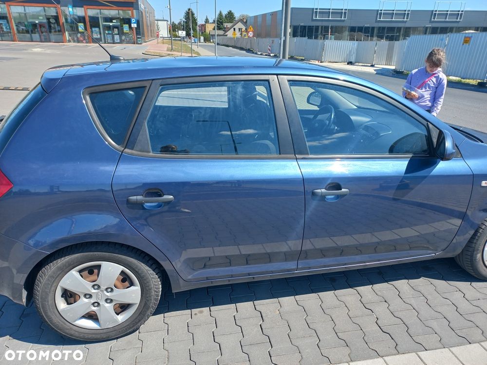 Kia Ceed - 4