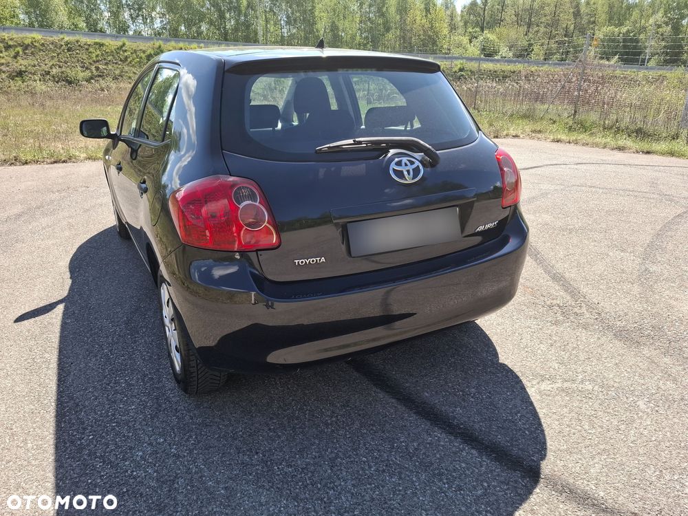 Toyota Auris 1.4 VVT-i Terra - 4