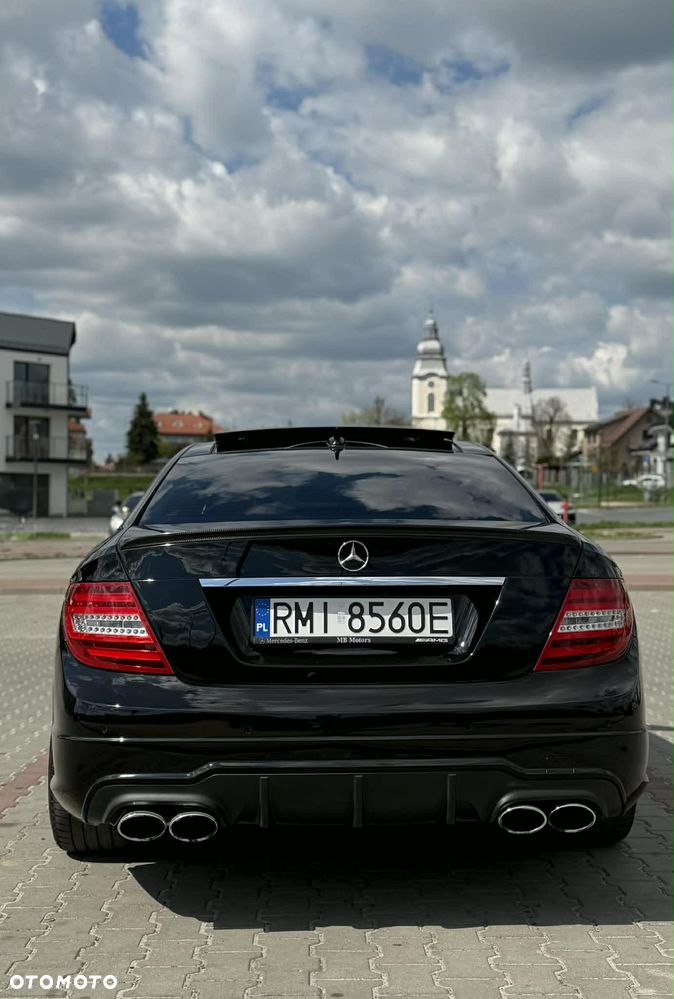 Mercedes-Benz Klasa C 63 AMG AMG SPEEDSHIFT MCT AMG Performance Package - 8