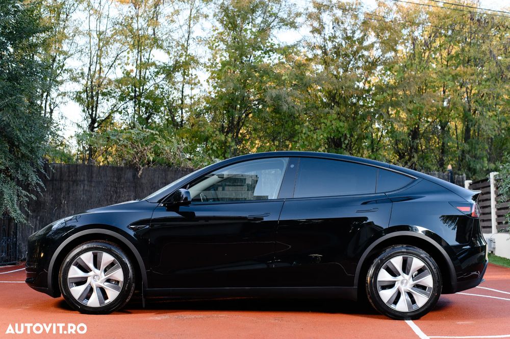 Tesla Model Y - 14