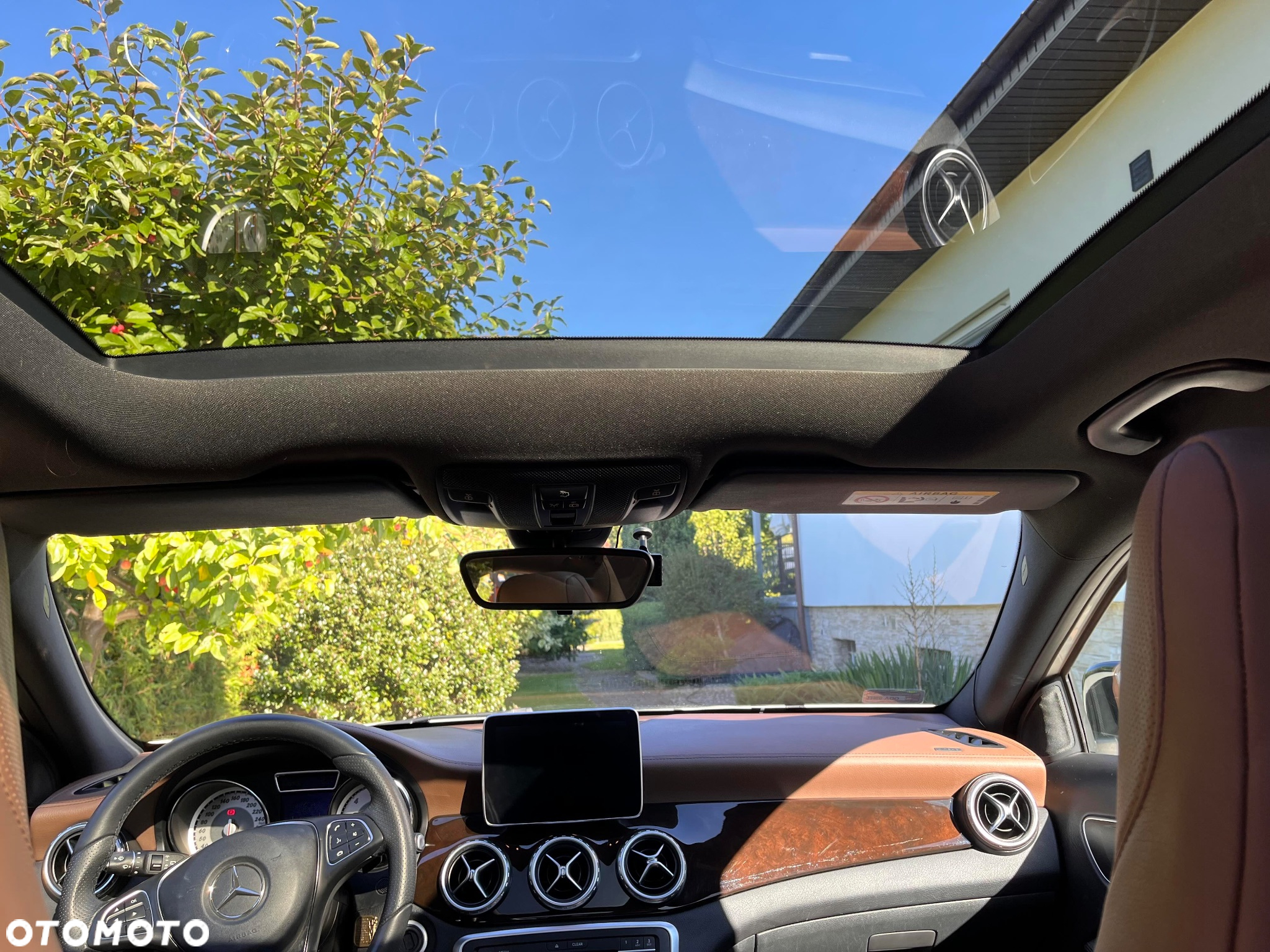 Mercedes-Benz GLA - 24