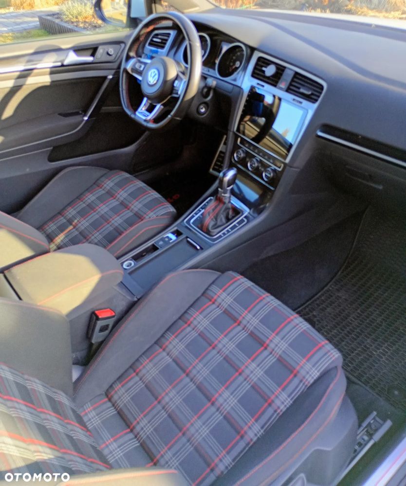 Volkswagen Golf - 12