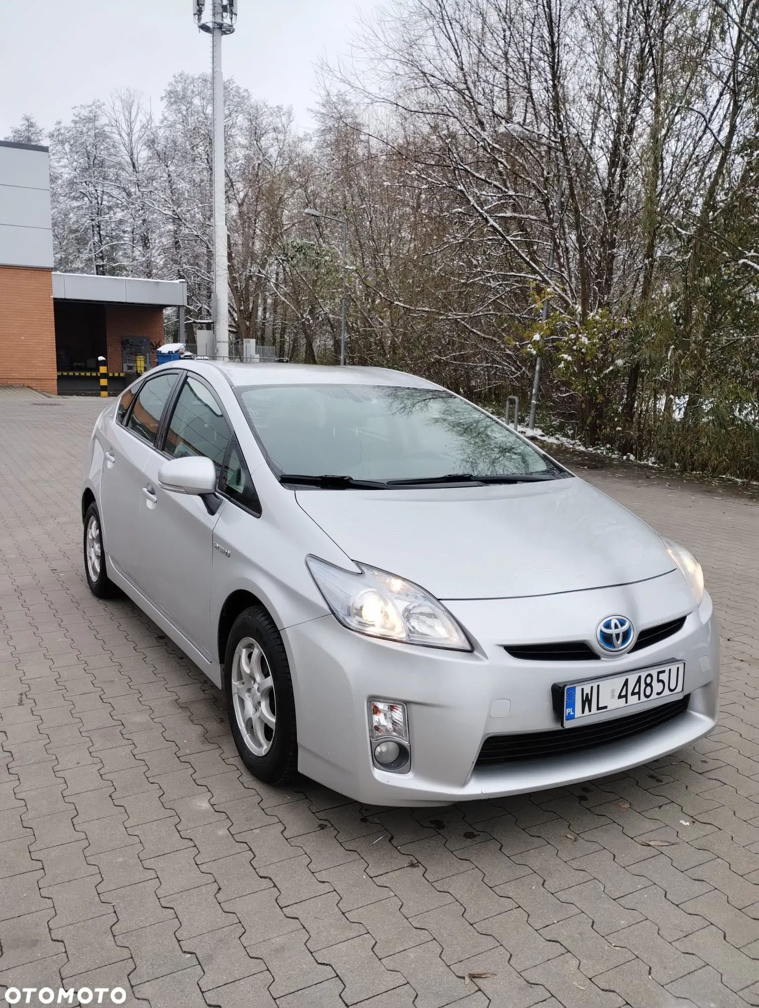 Toyota Prius (Hybrid) - 1