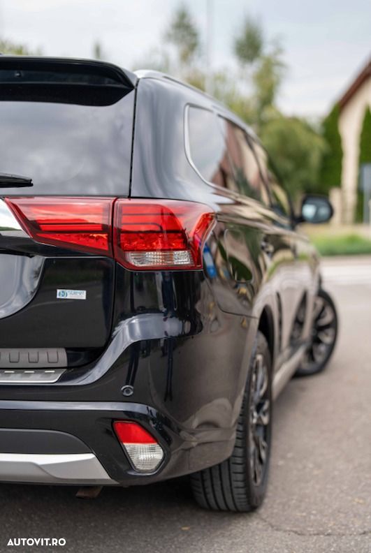 Mitsubishi Outlander - 12