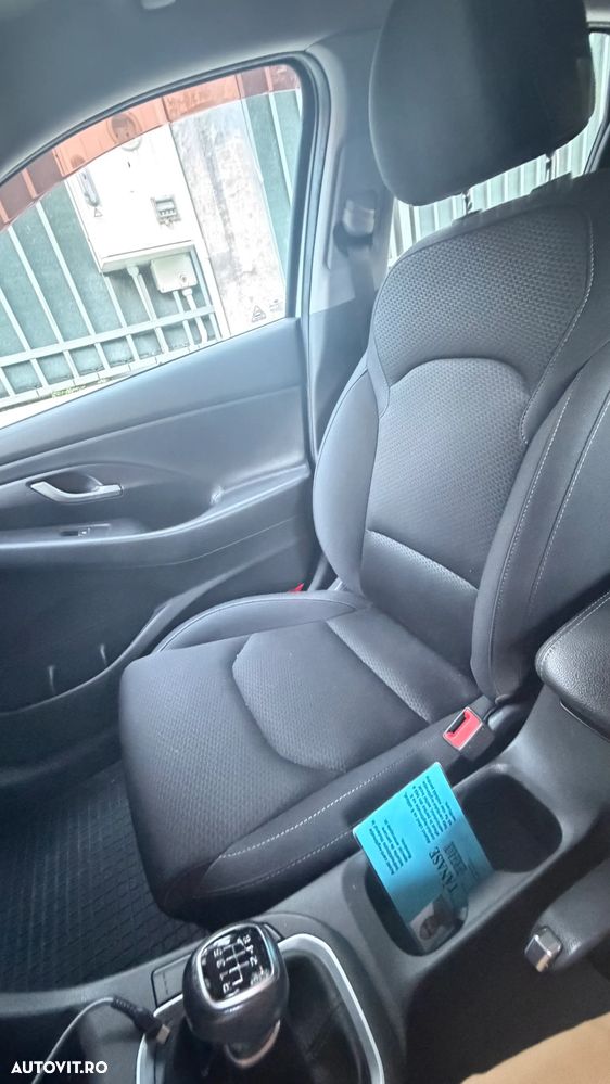 Hyundai i30 1.4 100CP 5DR M/T Highway - 14