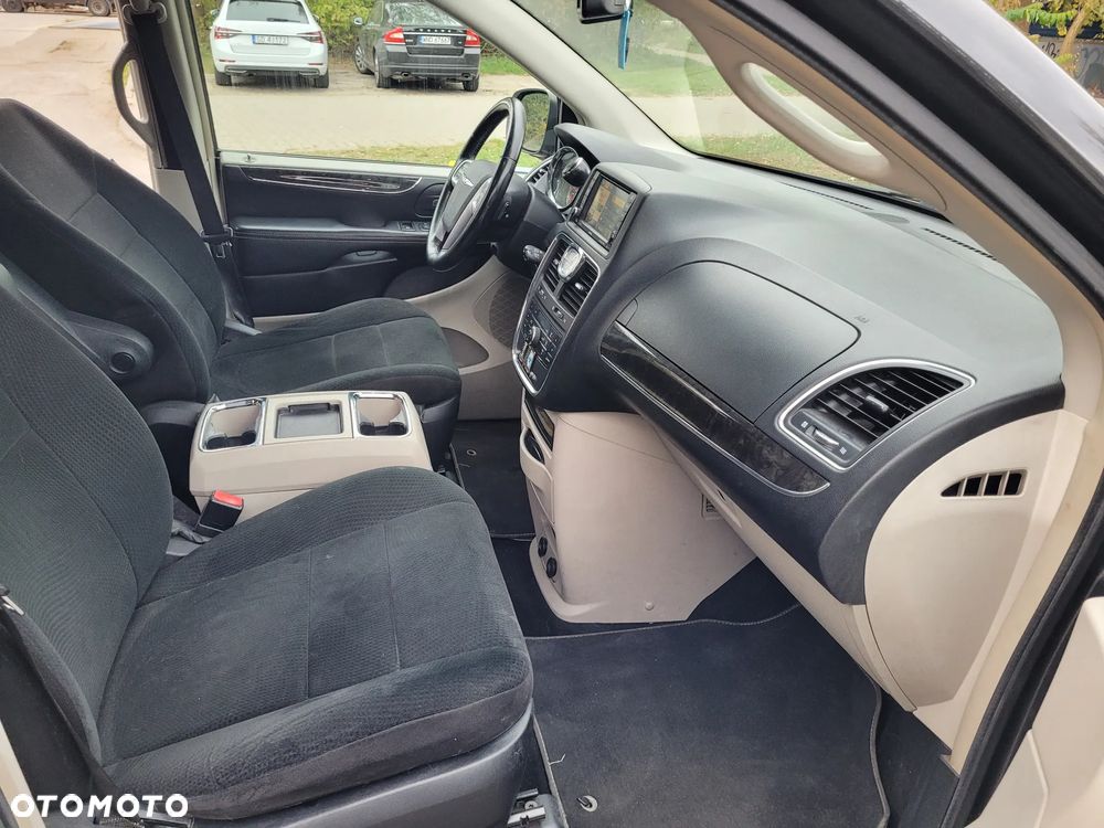 Chrysler Town & Country 3.6 Limited - 22