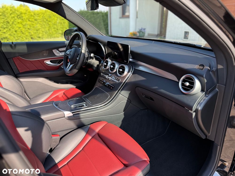 Mercedes-Benz GLC 300 4Matic 9G-TRONIC AMG Line Plus - 21