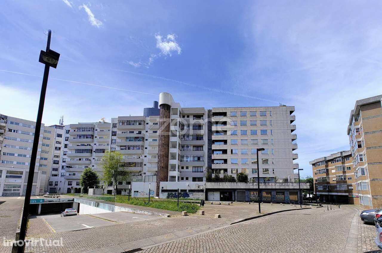 Garagem Fechada com 88 m² - Centro da Maia - Grande imagem: 2/9