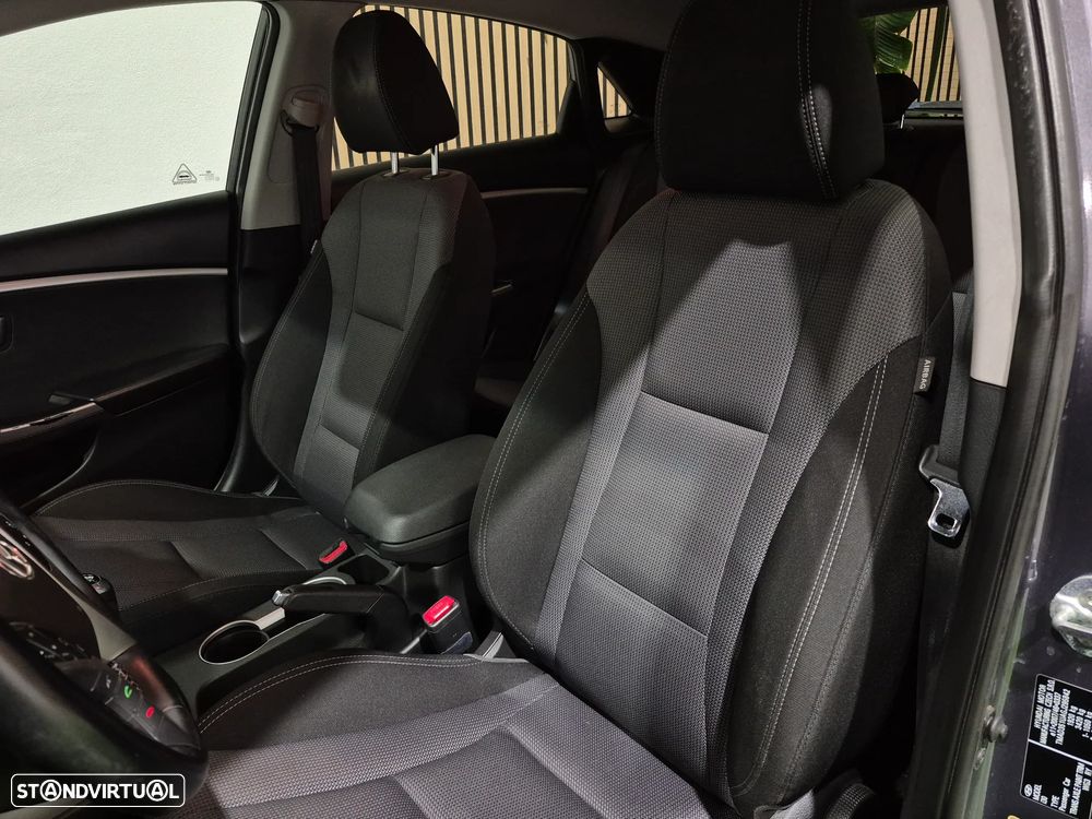 Hyundai i30 1.6 CRDI Blue Comfort J16 - 13