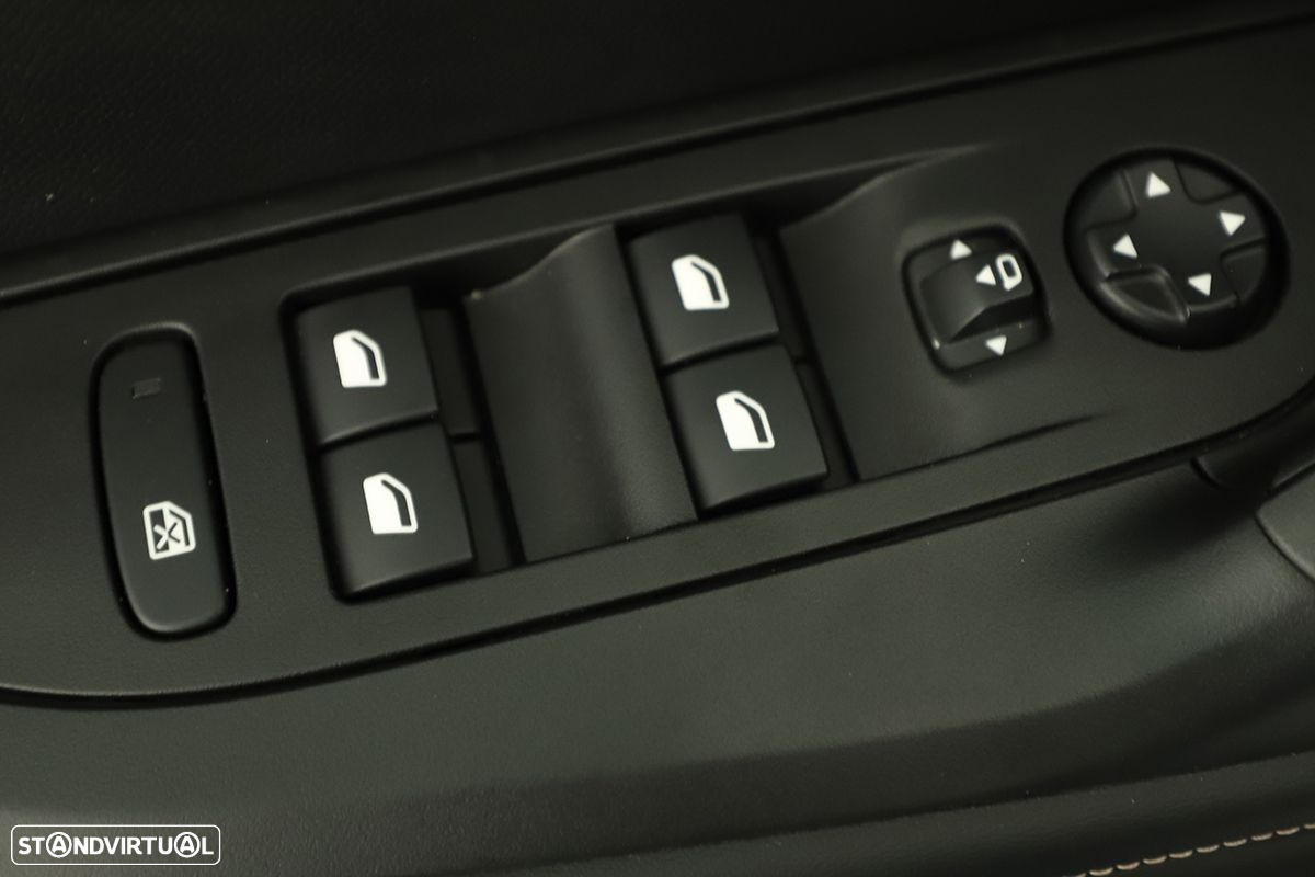 Peugeot 2008 1.2 PureTech Allure - 21
