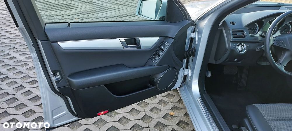 Mercedes-Benz Klasa C - 32