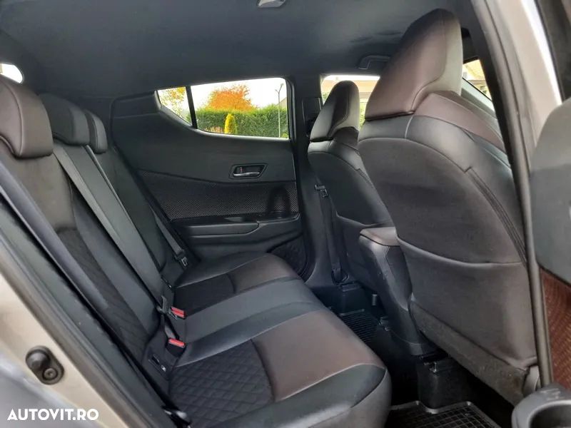 Toyota C-HR ver-1-8-hsd-122-cp-4x2-cvt-c--ult-style - 11