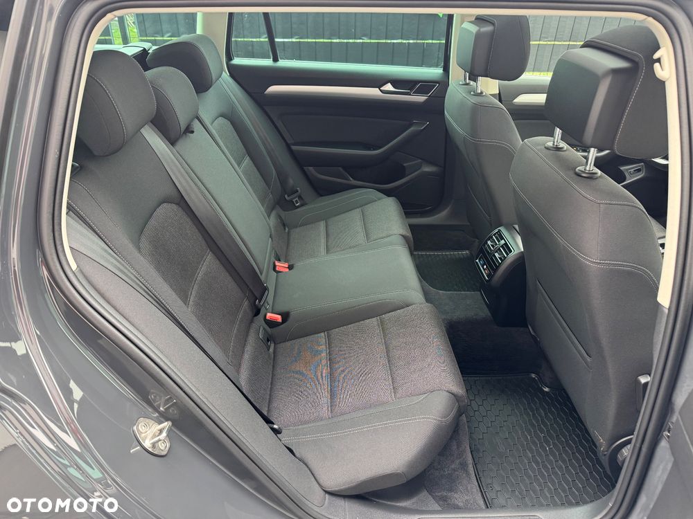 Volkswagen Passat Variant 2.0 TDI SCR DSG 4Motion Elegance - 22