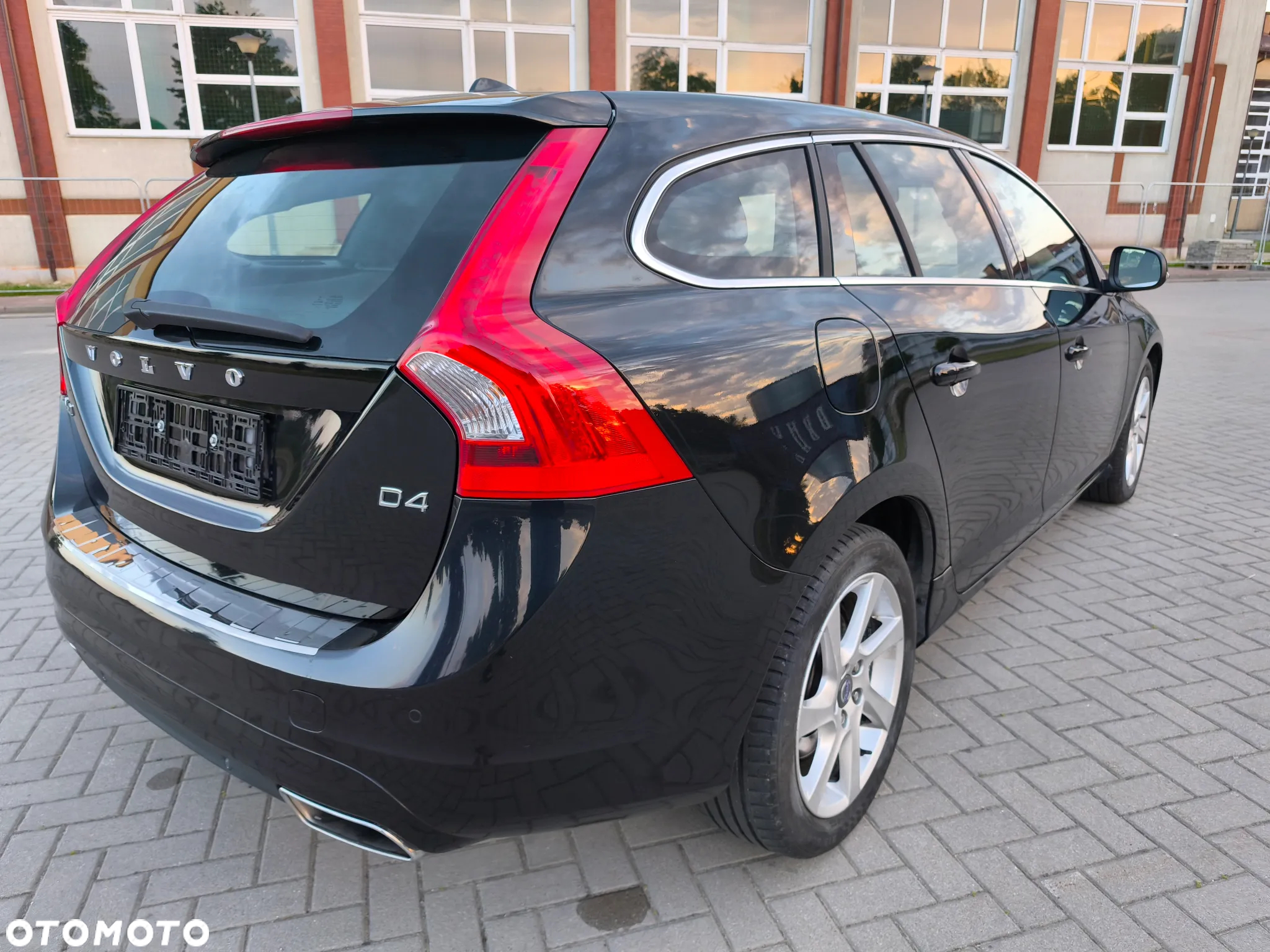 Volvo V60 D4 Drive-E Momentum - 13