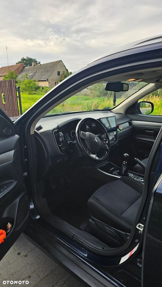 Mitsubishi Outlander - 21