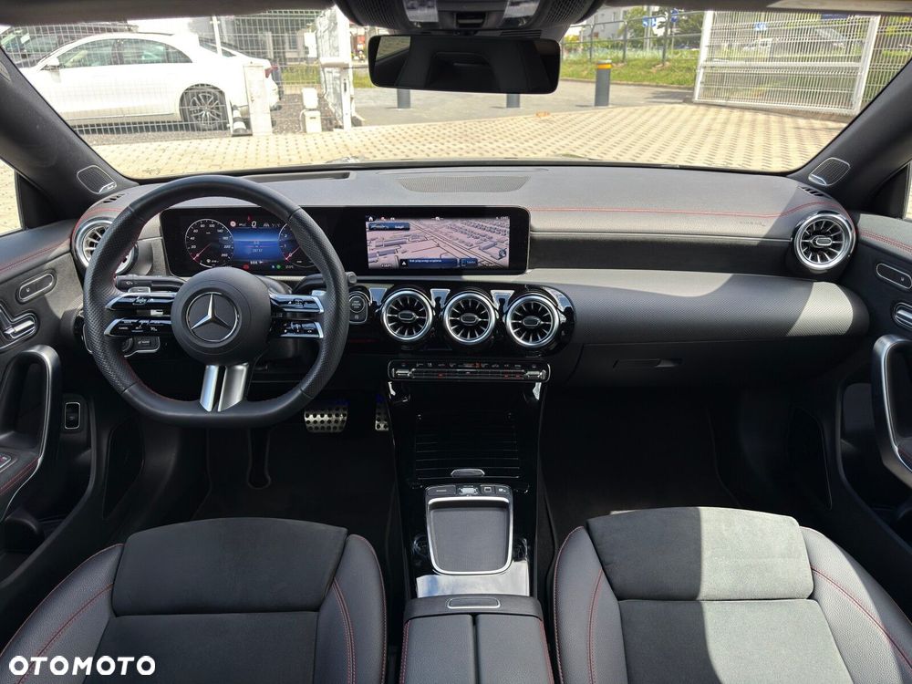 Mercedes-Benz CLA 220 4-Matic AMG Line 7G-DCT - 20