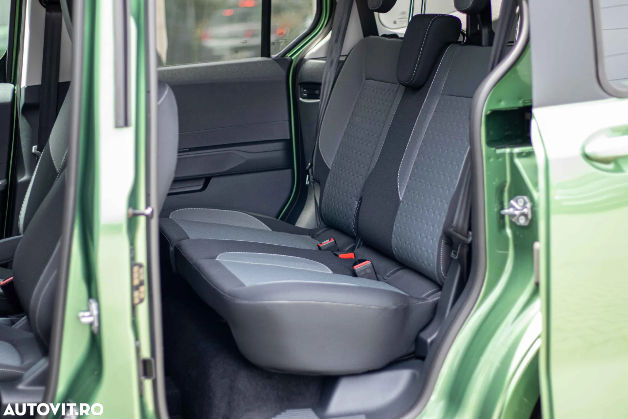 Ford Tourneo Courier 1.0 EcoBoost Titanium - 25