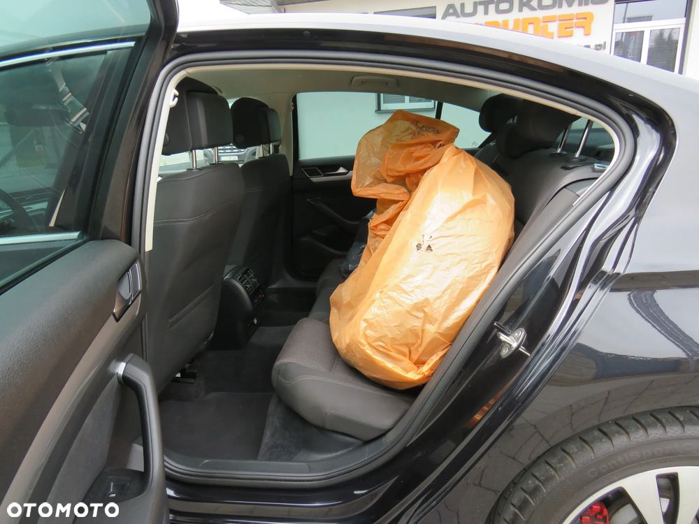Volkswagen Passat 1.6 TDI (BlueMotion Technology) DSG Trendline - 30