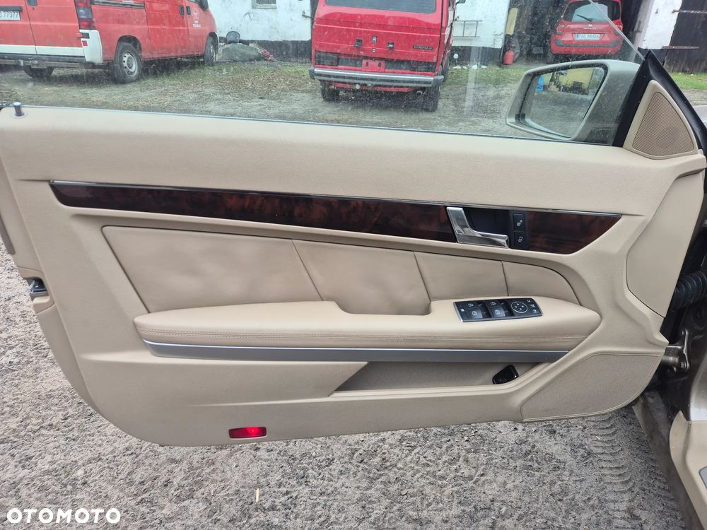 Mercedes-Benz Klasa E 250 CGI BlueEFFICIENCY Automatik Avantgarde - 13