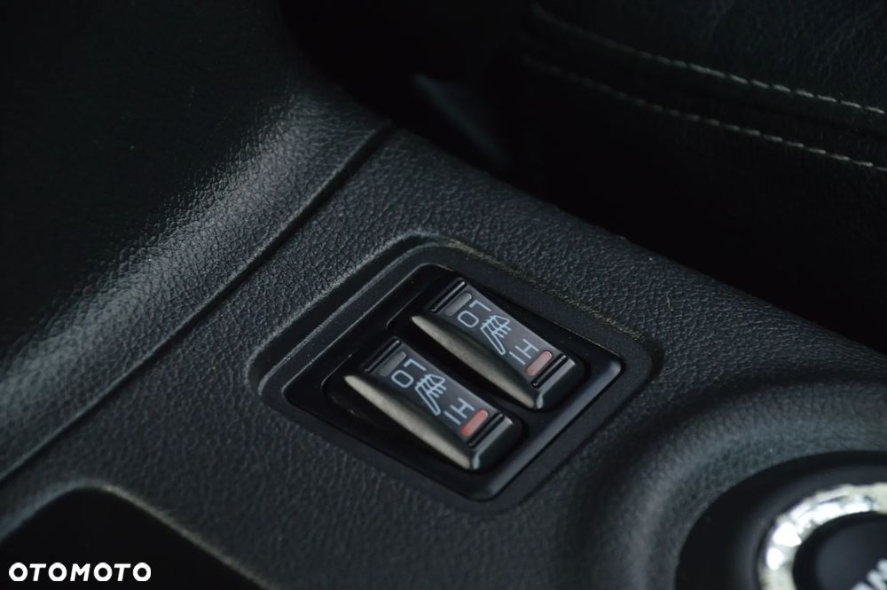 Mitsubishi Outlander 2.0 Intense + Navi 4WD CVT - 23