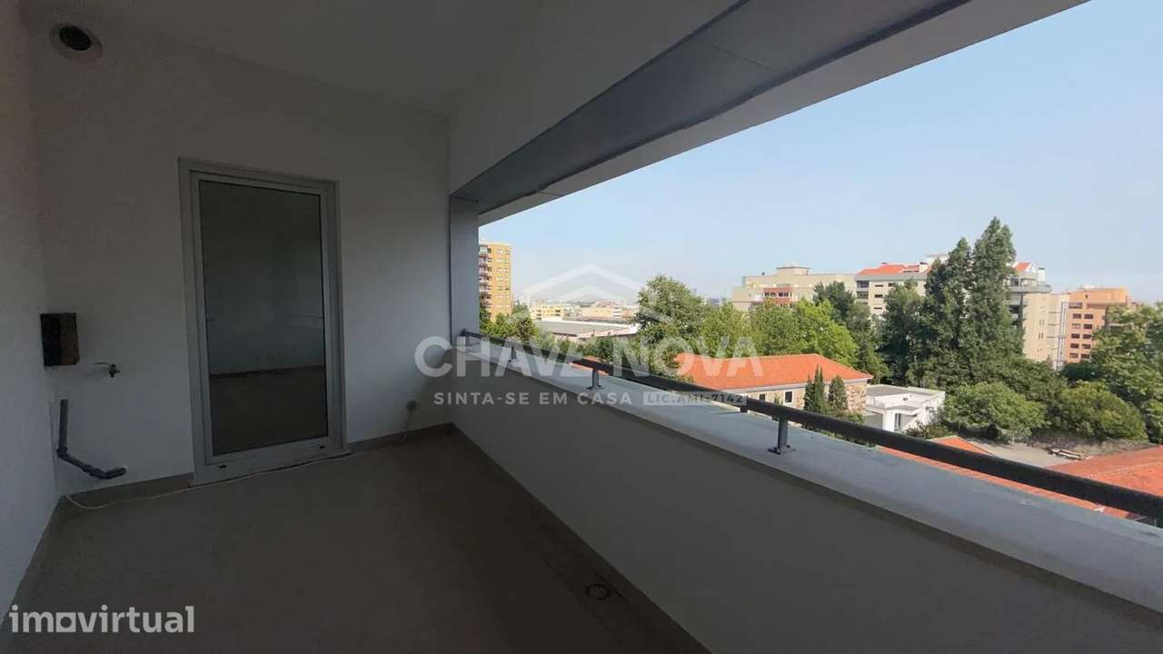 T1 c/ Lugar de Garagem e Arrumo em Santa Marinha (Soares dos Reis) - Grande imagem: 4/33