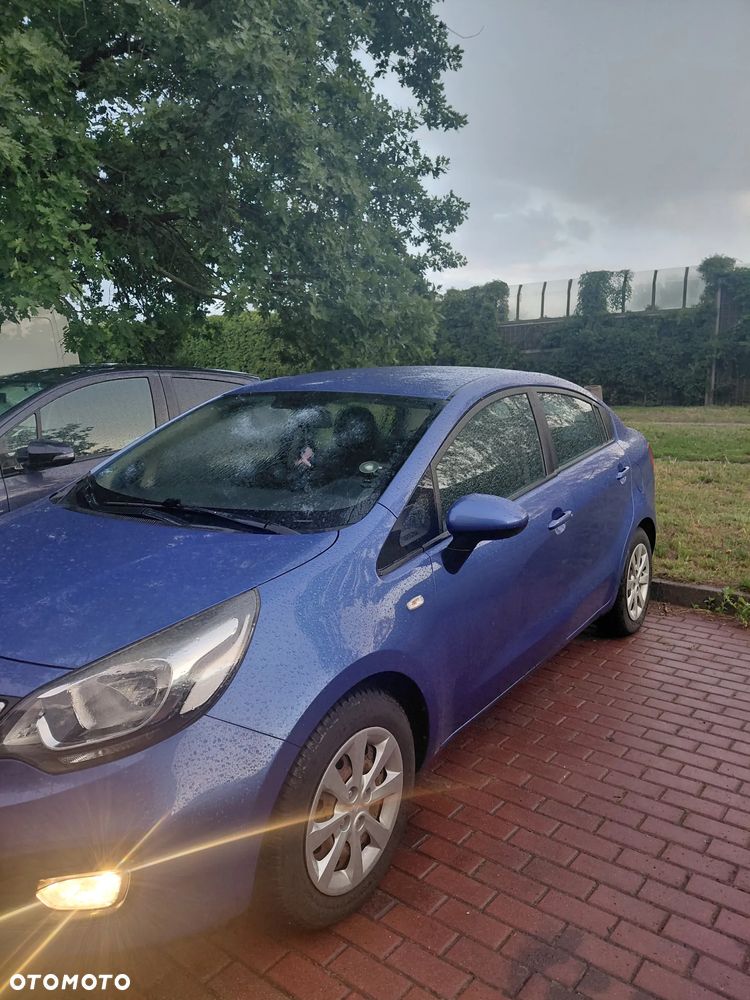 Kia Rio 1.2 L - 1