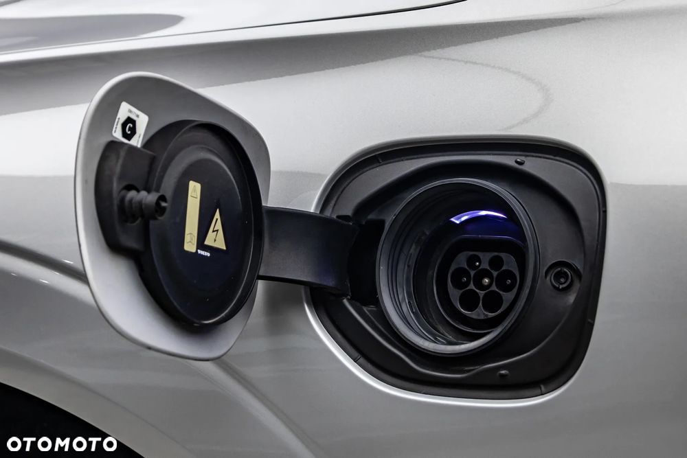 Volvo XC 60 T6 Plug-In Hybrid AWD Plus Bright - 10