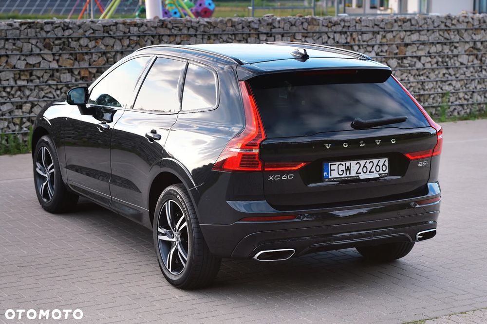 Volvo XC 60 B5 D AWD R-Design - 3