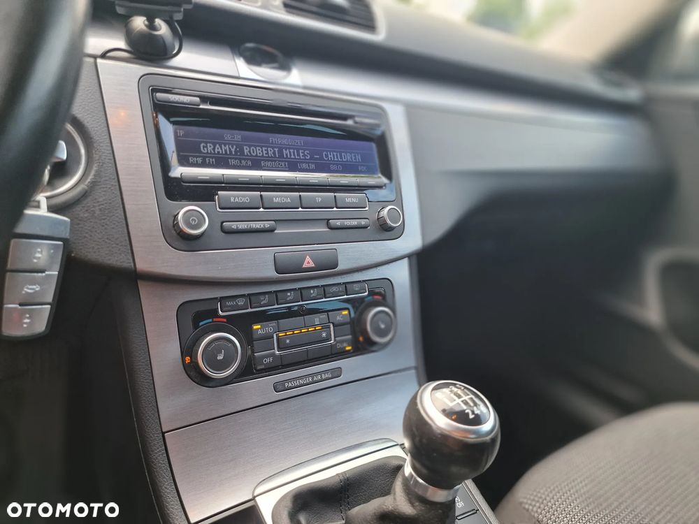 Volkswagen Passat - 15