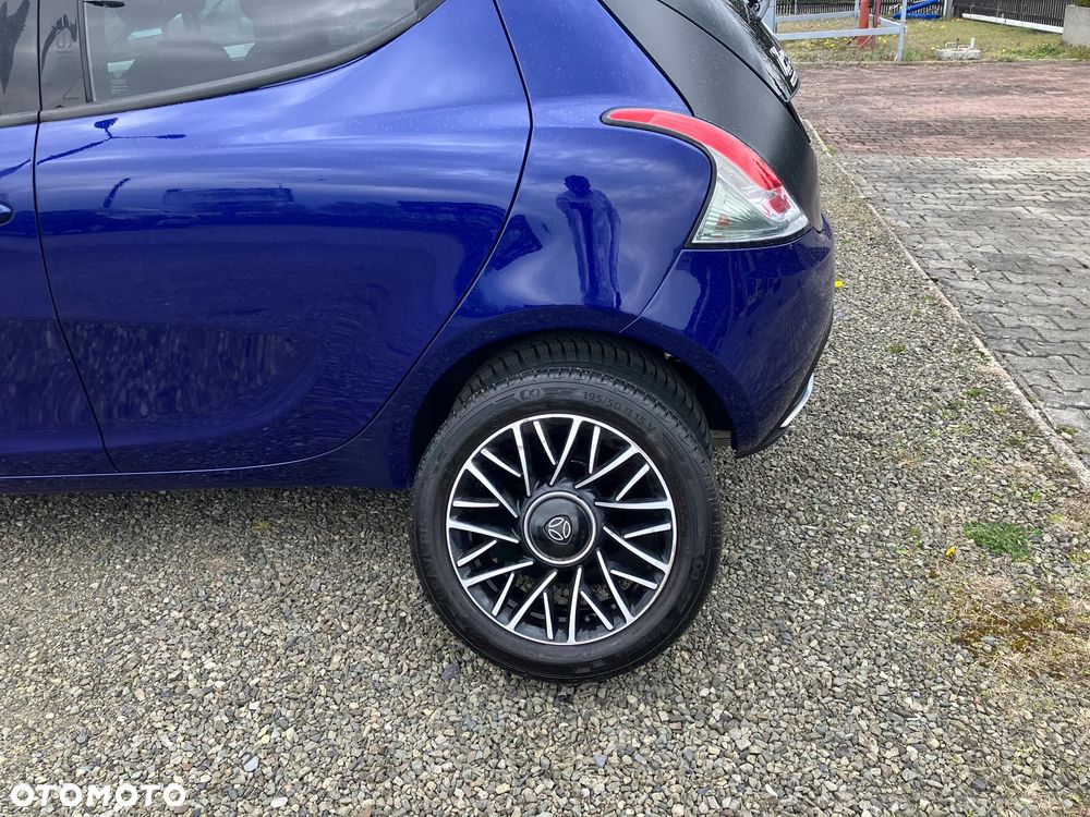 Lancia Ypsilon 1.2 8V Momo S&S - 24