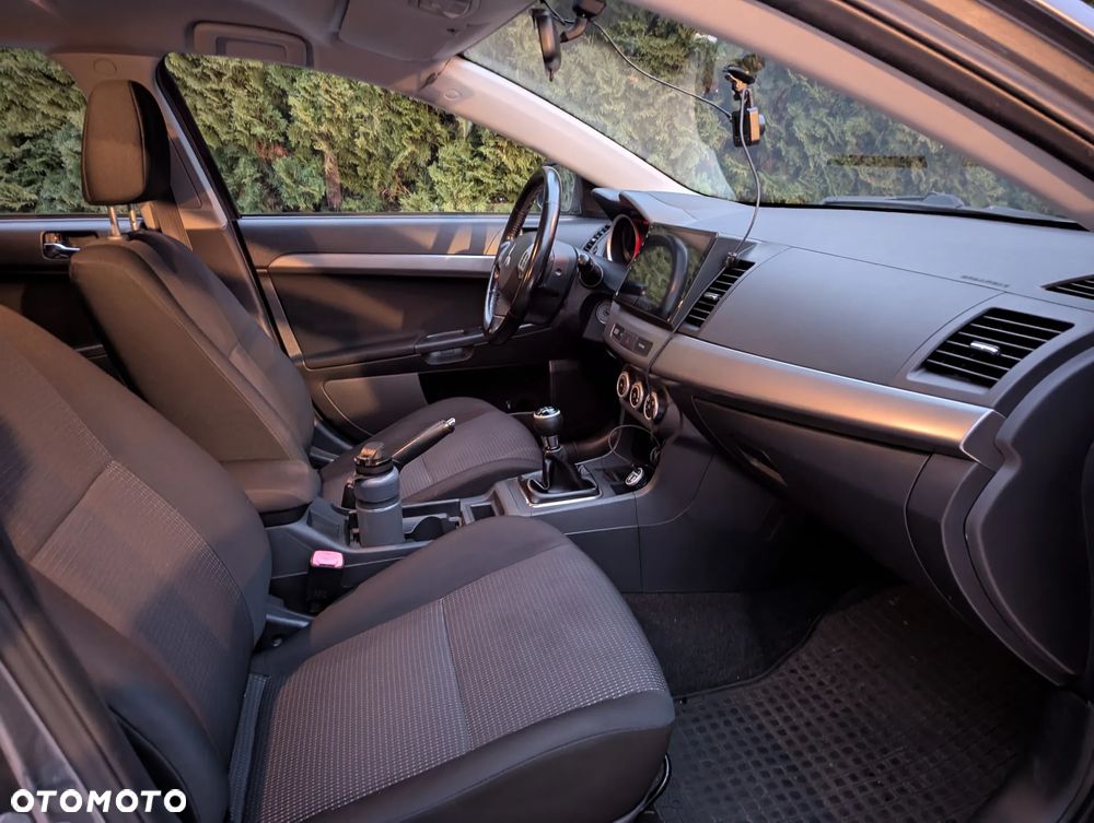 Mitsubishi Lancer 1.8 Invite - 11