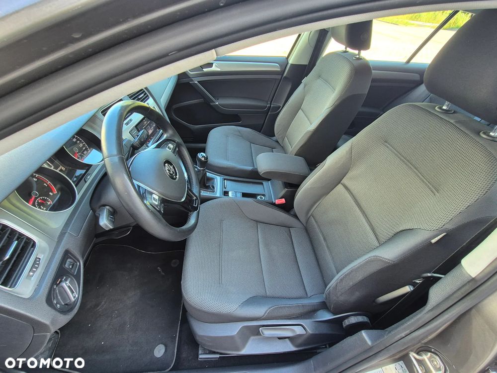 Volkswagen Golf - 11