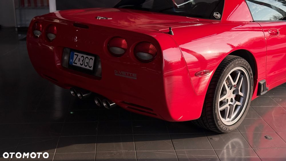 Chevrolet Corvette - 11