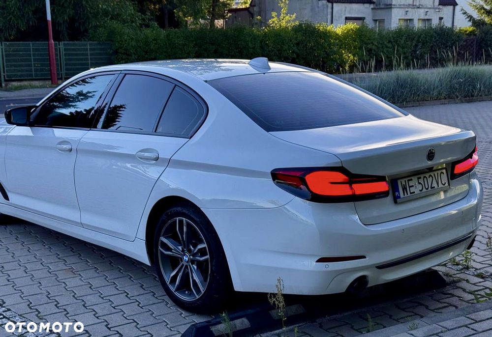 BMW Seria 5 518d Sport Line - 4