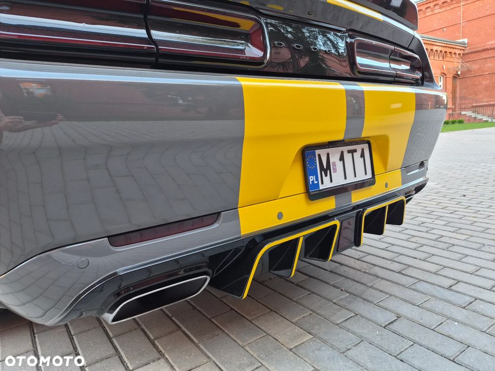 Dodge Challenger - 33