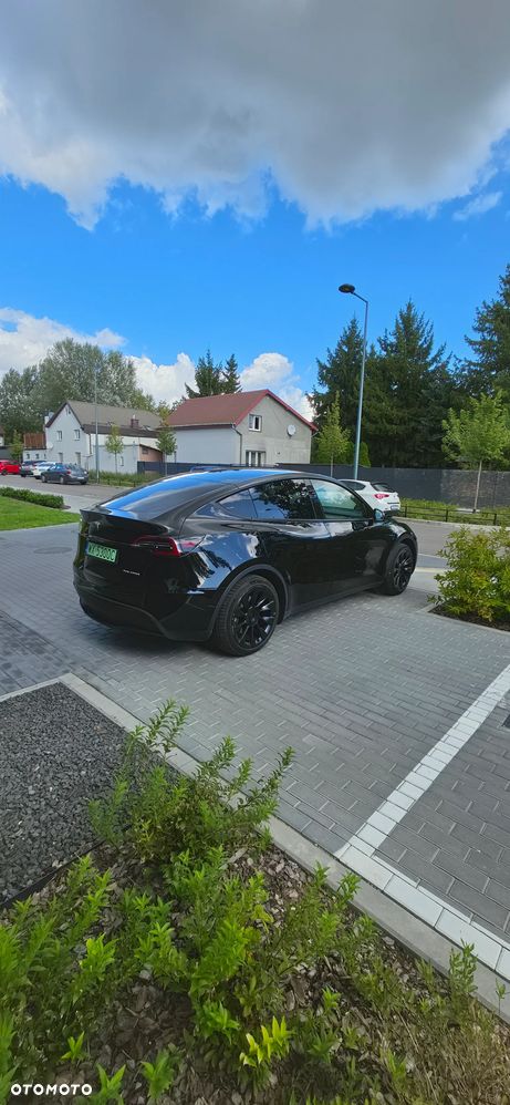 Tesla Model Y - 4