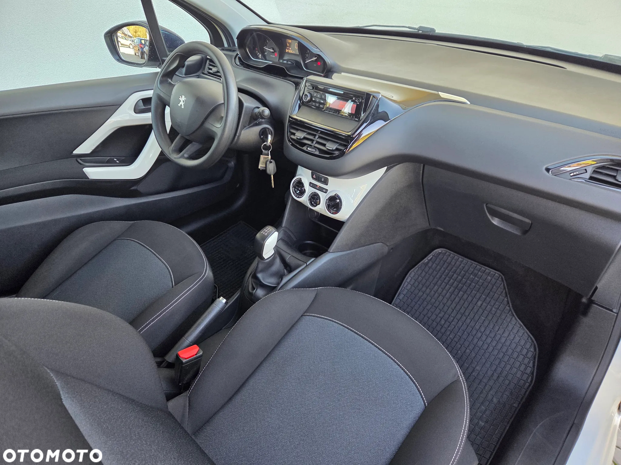 Peugeot 208 - 10