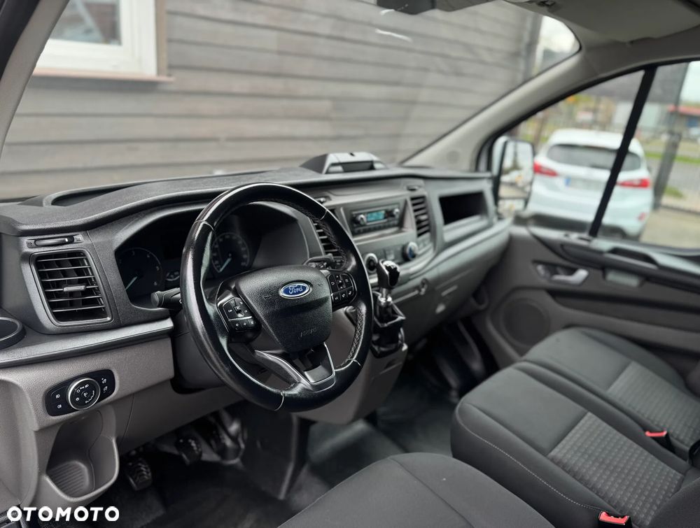 Ford CUSTOM - 17