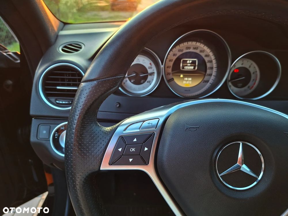 Mercedes-Benz Klasa C 200 CGI BlueEff Avantgarde - 27