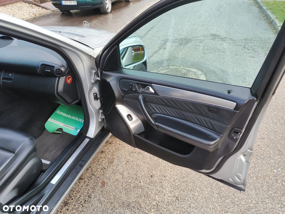 Mercedes-Benz Klasa C 320 4Matic Avantgarde Sport Edition - 20