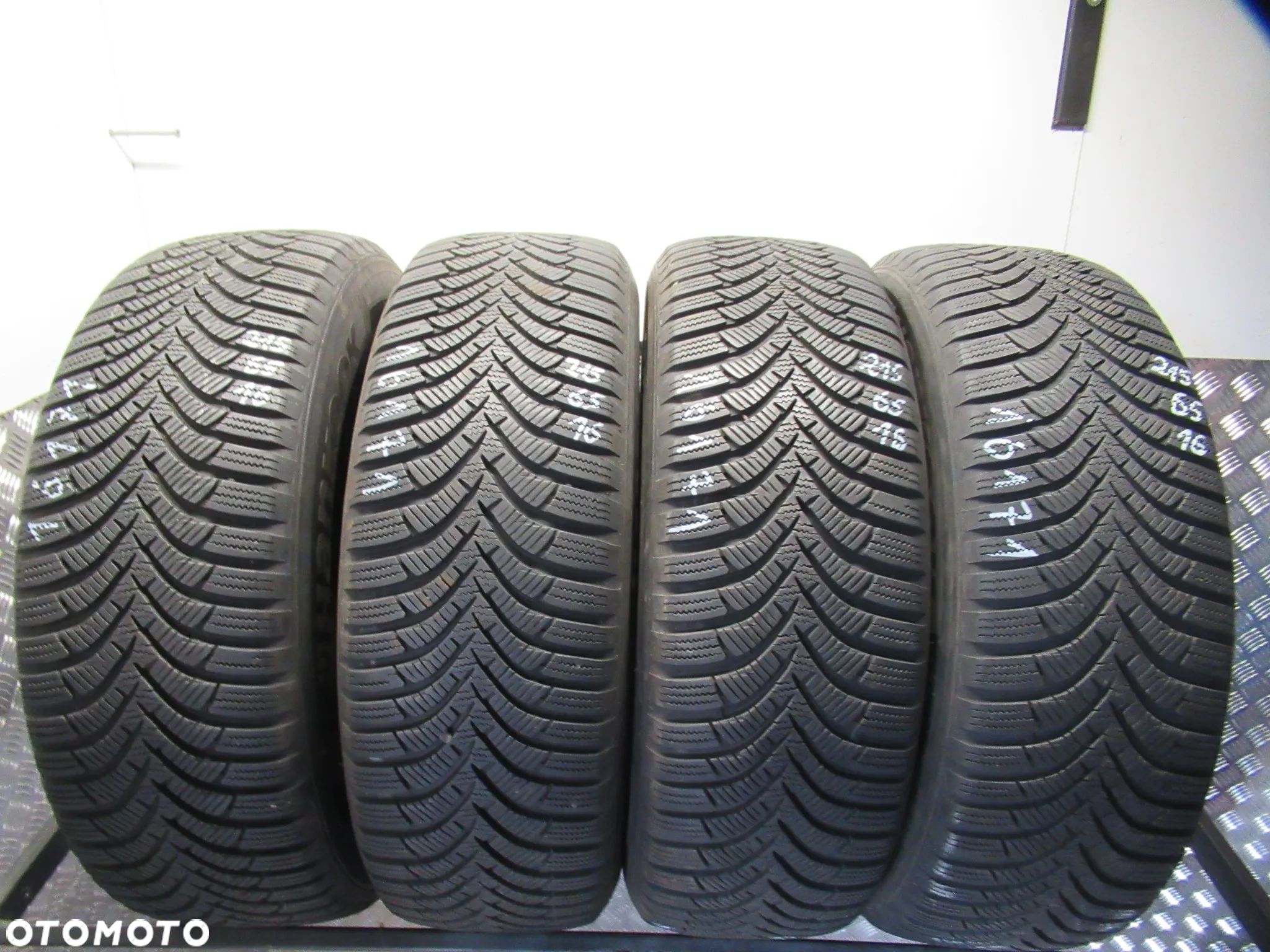 4x Hankook Winter Icept RS2 215/65/16 98H nr.16171 7mm - 1