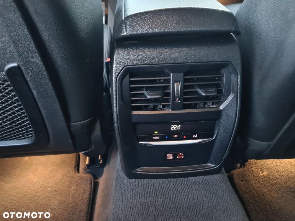 BMW Seria 3 330e M Sport - 24