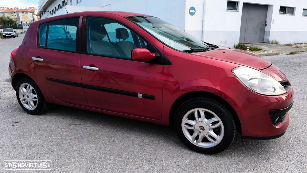 Renault Clio 1.2 16V Confort Privilège - 33