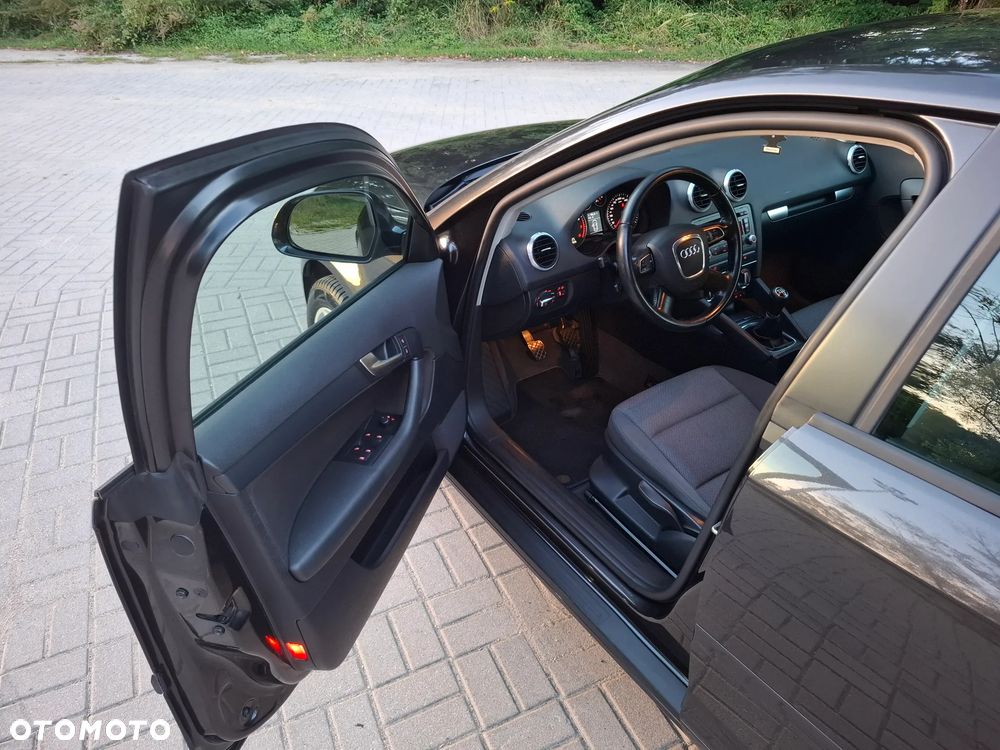 Audi A3 Sportback 1.6 Ambiente - 19