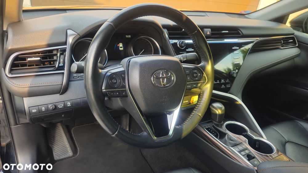 Toyota Camry 2.5 Hybrid Executive CVT - 16