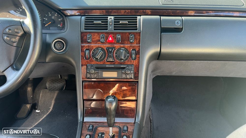 Mercedes-Benz E 220 - 21
