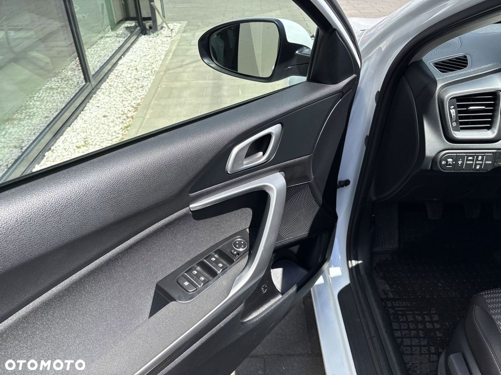 Kia Ceed - 10