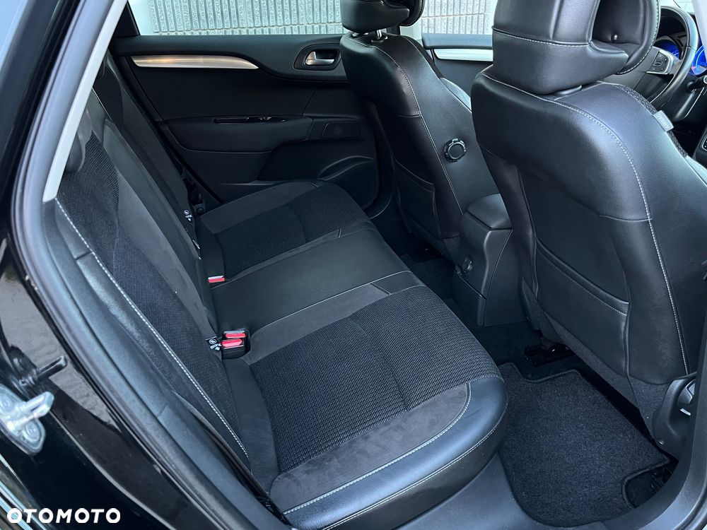 Citroën C4 e-HDi 115 Exclusive - 8