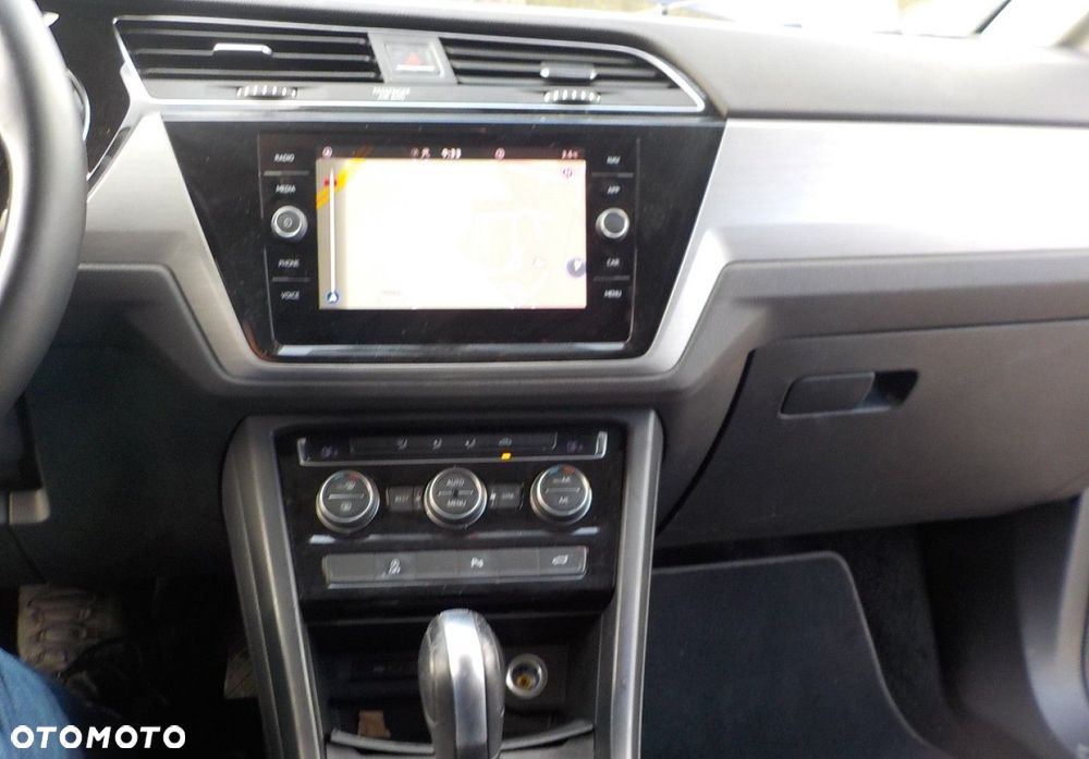 Volkswagen Touran - 30